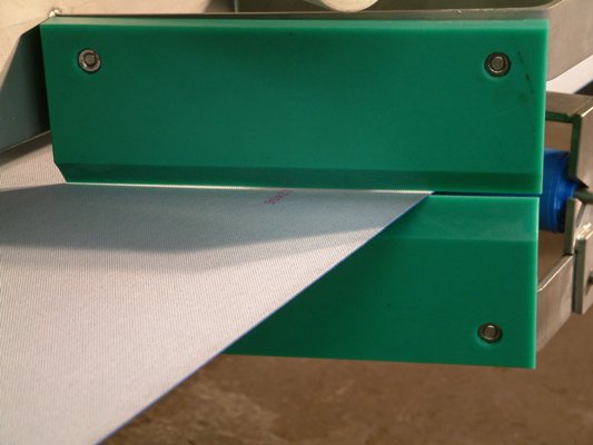 how to clean a food belt conveyor